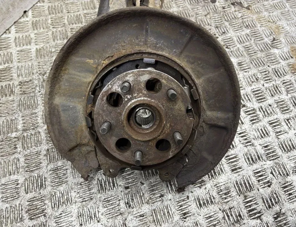 TOYOTA RAV4 2 generation (XA20) (2000-2006) Venstre baghjulsnav 33335626