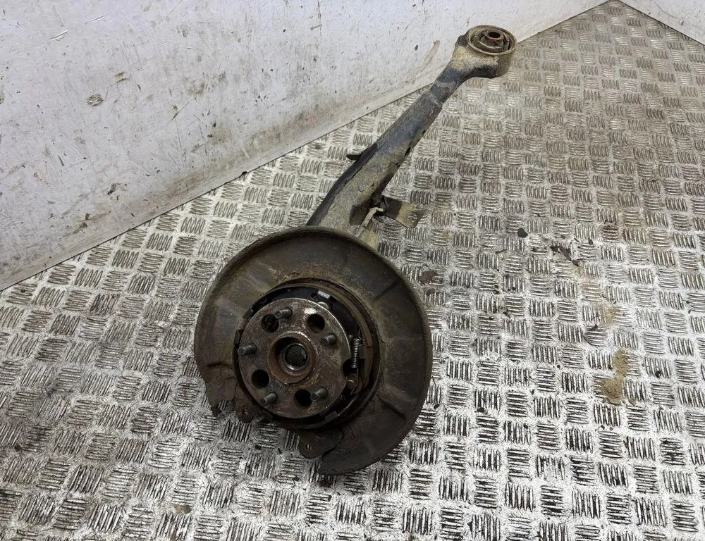 TOYOTA RAV4 2 generation (XA20) (2000-2006) Venstre baghjulsnav 33335626