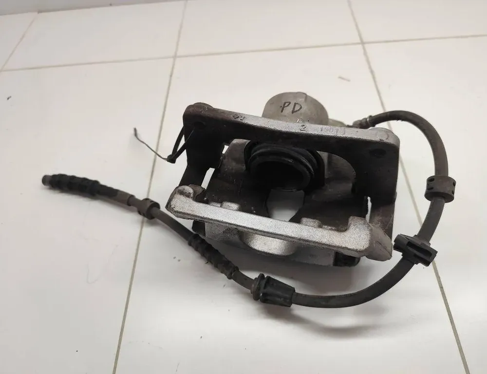 PEUGEOT 2008 2 generation (2019-2023) Forreste højre bremsekaliber 33331139