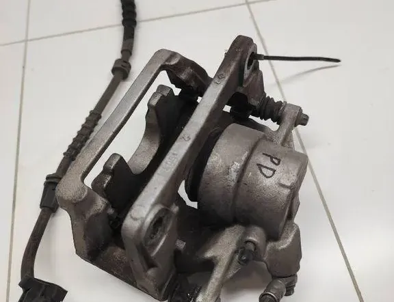 PEUGEOT 2008 2 generation (2019-2023) Forreste højre bremsekaliber 33331139