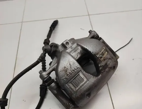 PEUGEOT 2008 2 generation (2019-2023) Forreste højre bremsekaliber 33331139