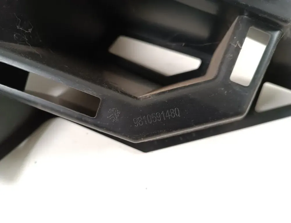 PEUGEOT 3008 2 generation (2017-2023) Højre bageste kofangerbeslag 9810591480 32744751