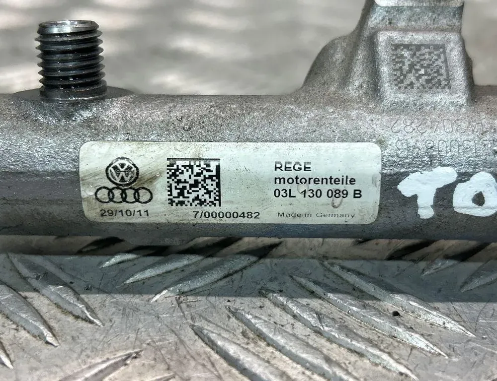 VOLKSWAGEN Touran 1 generation (2003-2015) Brændstofskinne 03L130089B 33502041