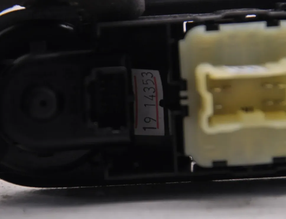 RENAULT Clio 4 generation (2012-2020) Forreste venstre dør vindueskontakt 254118044R 33380909