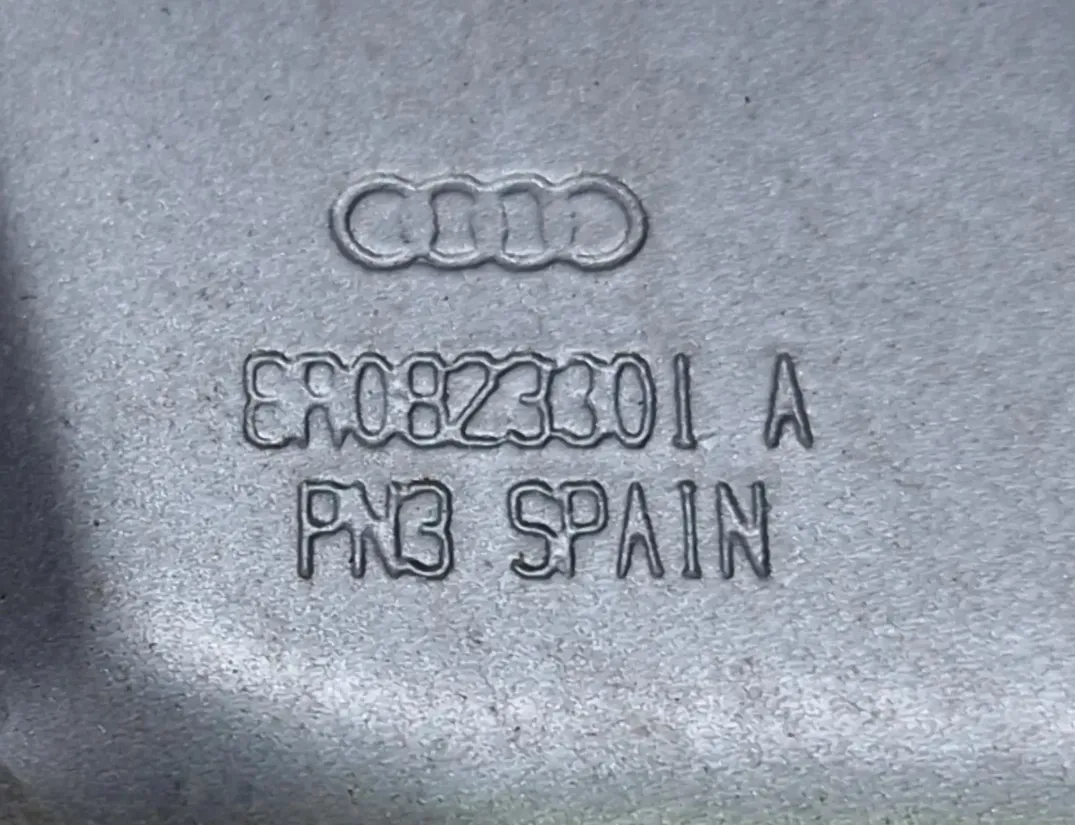 AUDI Q5 8R (2008-2017) Forreste venstre motorhjelm Hængsel 8R0823301A 30146840