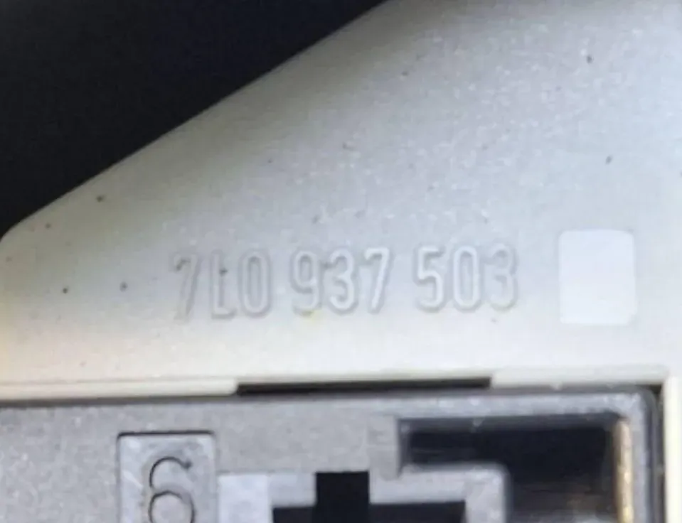 VOLKSWAGEN Touareg 2 generation (2010-2018) Sikringsboks 7L0937576B 33471131