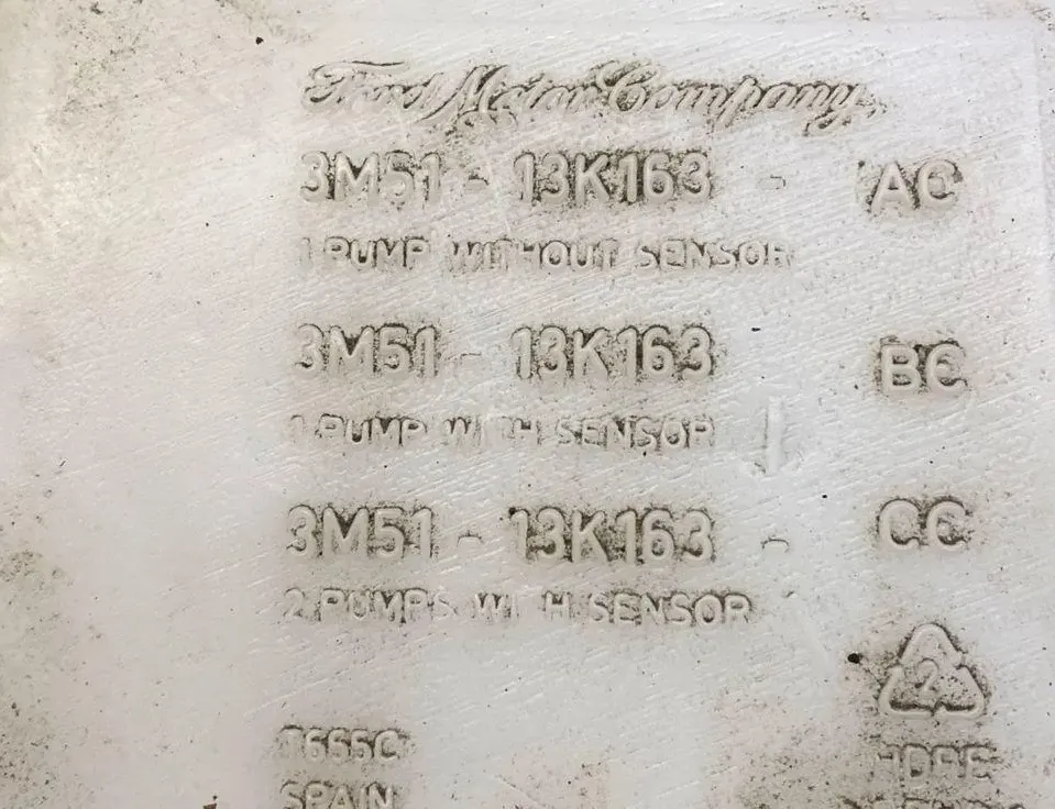 FORD Kuga 1 generation (2008-2013) Vinduesvaskertank 3M5113K163AC 33511286