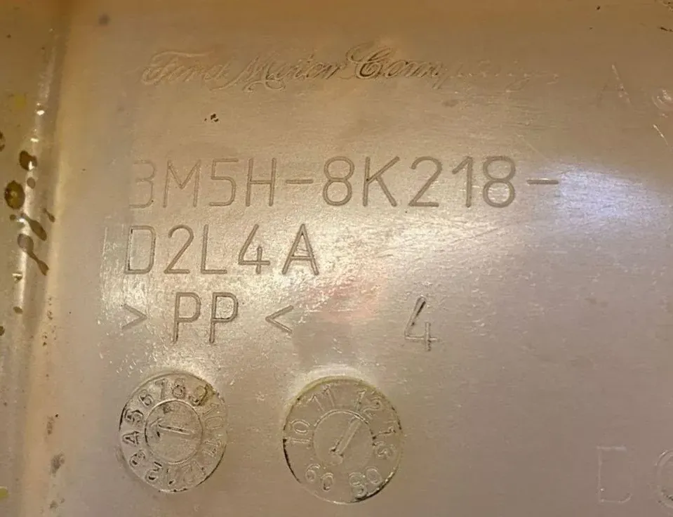 FORD Kuga 1 generation (2008-2013) Ekspansionsbeholder 3M5H8K218 33511468