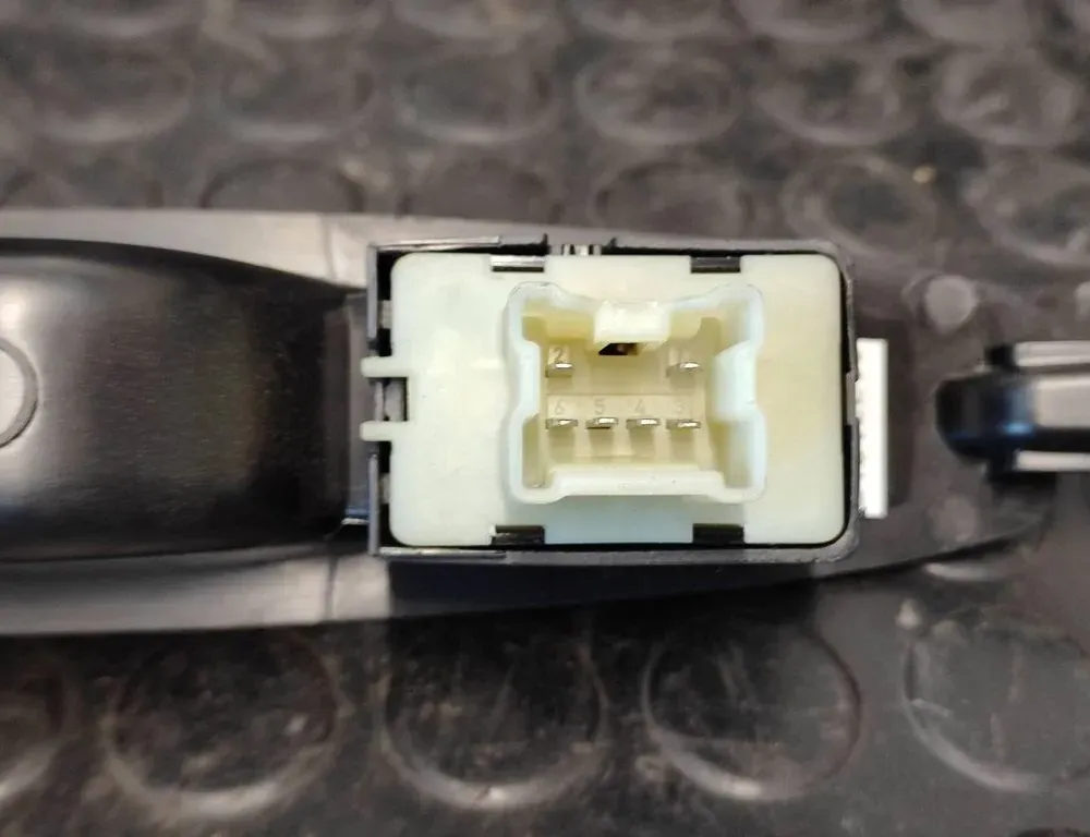 RENAULT Captur 1 generation (2013-2019) Kontrolkontakter til venstre bagdørs rude 829614619R 33174799