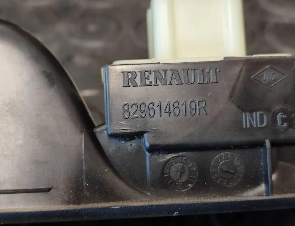 RENAULT Captur 1 generation (2013-2019) Kontrolkontakter til venstre bagdørs rude 829614619R 33174799