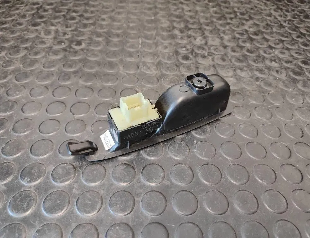 RENAULT Captur 1 generation (2013-2019) Kontrolkontakter til venstre bagdørs rude 829614619R 33174799