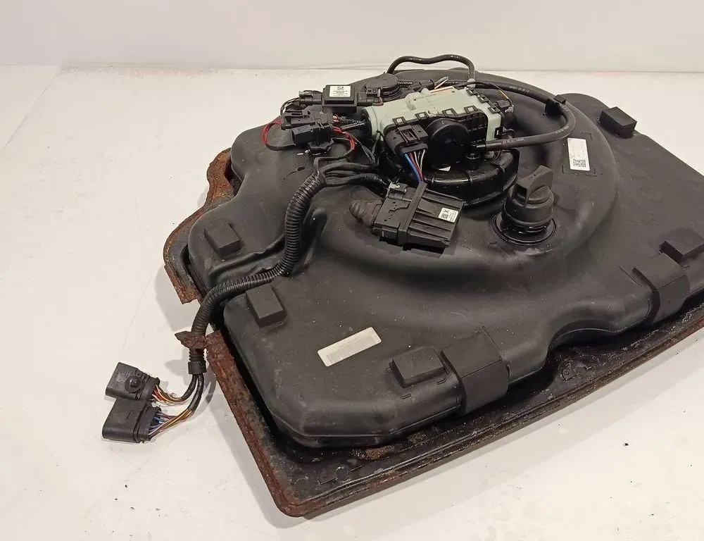 VOLKSWAGEN Touareg 2 generation (2010-2018) AdBlue Tank 33175120