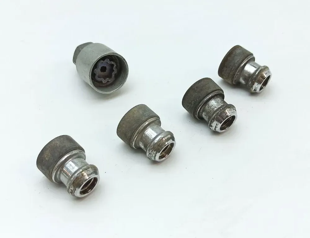 NISSAN Navara D23 (2015-2023) Låsehjulsboltesæt 34645920