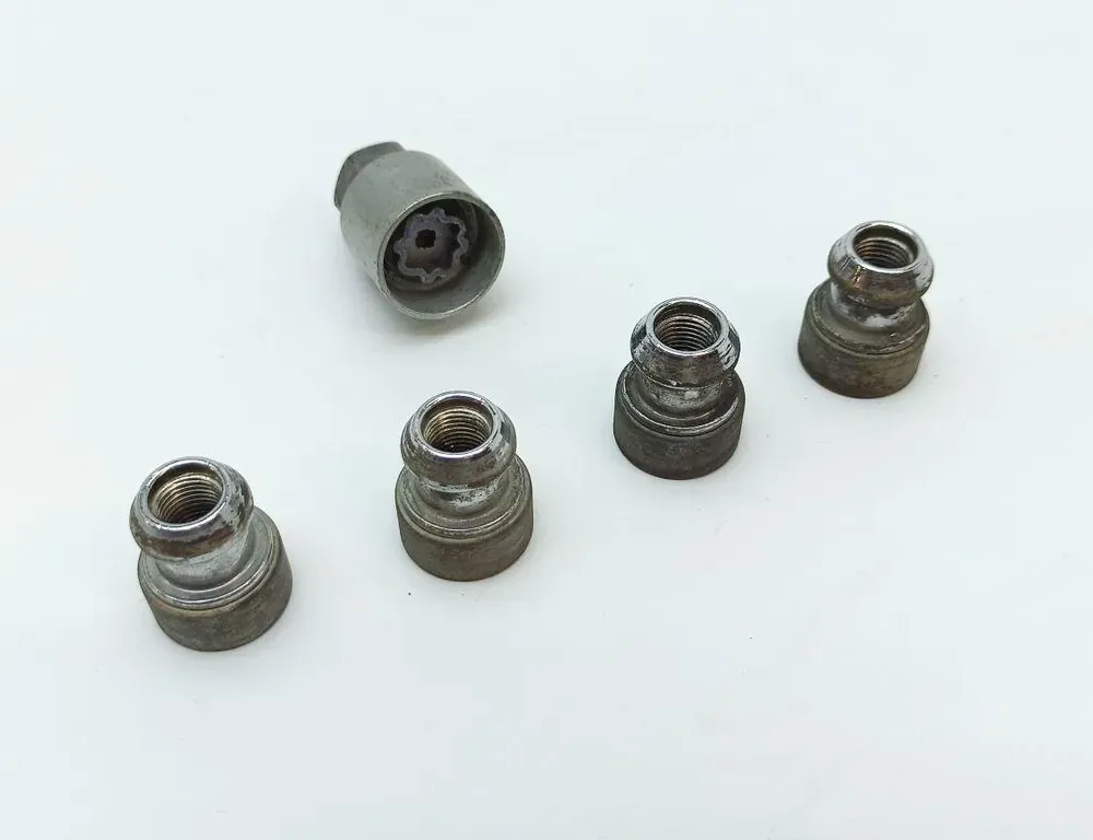 NISSAN Navara D23 (2015-2023) Låsehjulsboltesæt 34645920