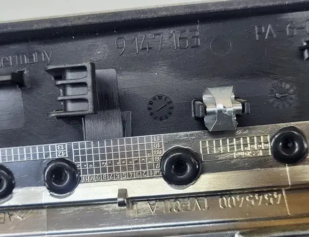 BMW 7 Series F01/F02 (2008-2015) Dørkort 9147165 33231302