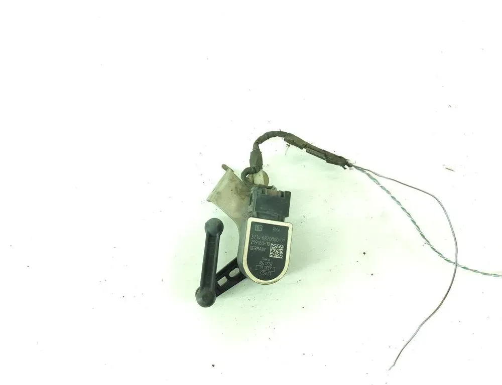 BMW 5 Series G30/G31 (2016-2023) Højre forreste niveausensor 6870000 33232102