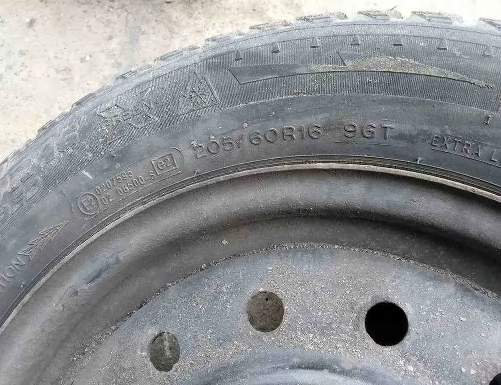 NISSAN Primera P12 (2001-2008) Dæk 20560R16,MICHELIN 32528191