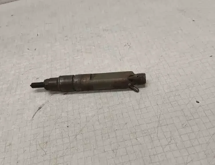 SEAT Ibiza 2 generation (1993-2002) Brændstofinjektor 038130201G 32529960