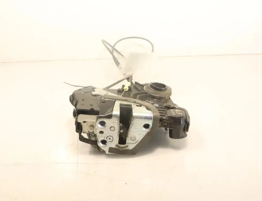 TOYOTA iQ 1 generation (2008-2020) Forreste højre dørlås 4F9030410 32903097