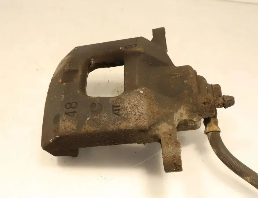 TOYOTA iQ 1 generation (2008-2020) Forreste højre bremsekaliber 32903103