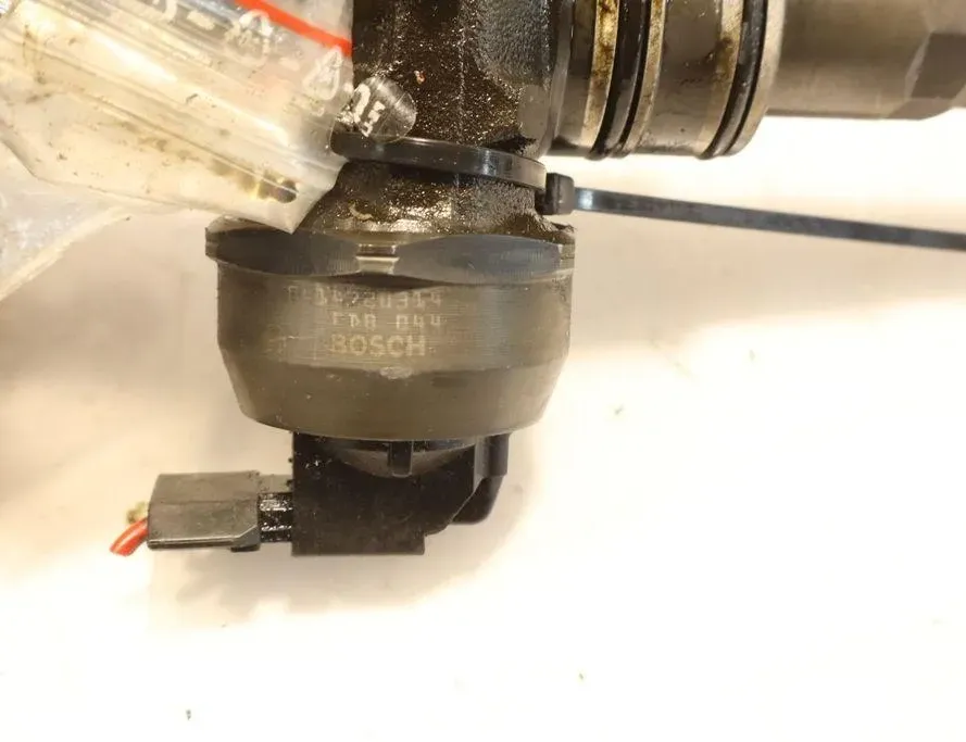 SEAT Ibiza 4 generation (2008-2017) Brændstofinjektor 0414720314 32938791