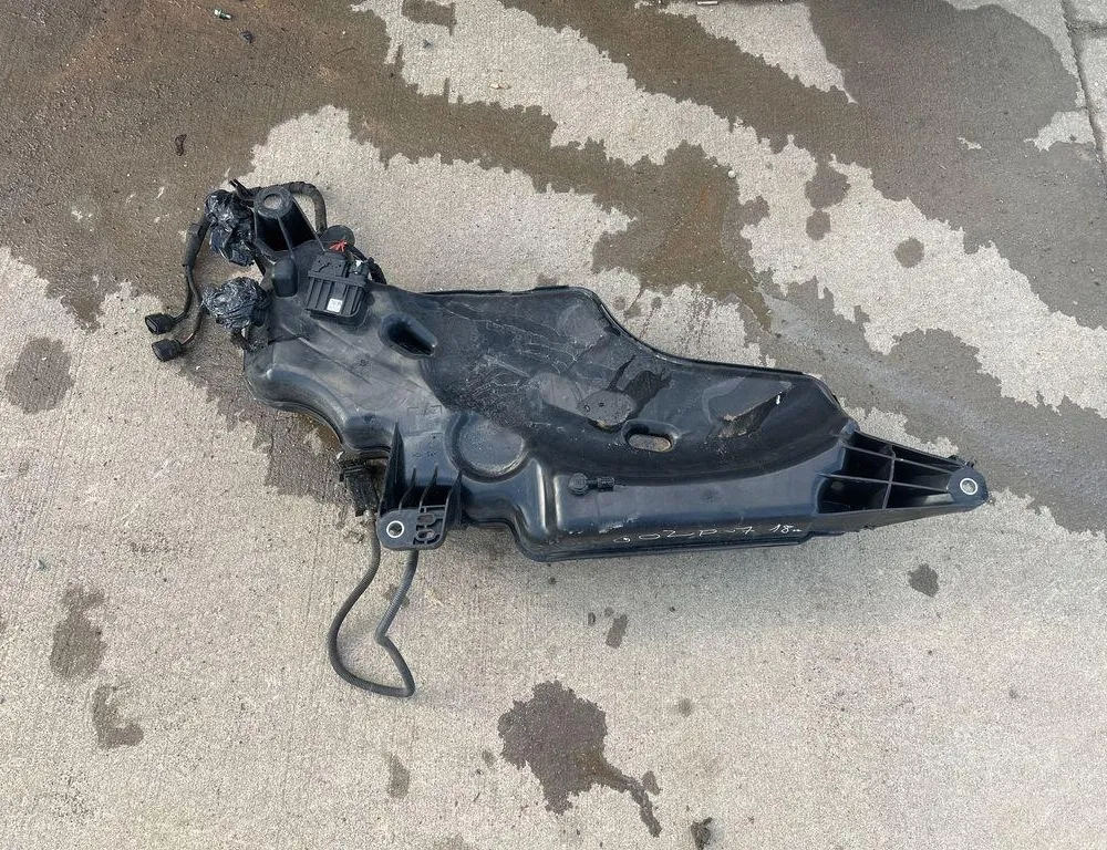VOLKSWAGEN Golf 7 generation (2012-2024) AdBlue Tank 5Q0131877R 35029788