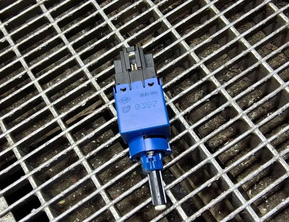 DACIA Sandero 2 generation (2013-2020) Koblingspedal sensor 253256730R 33401546