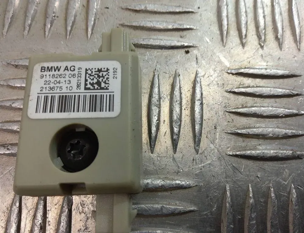 BMW 5 Series F10/F11 (2009-2017) Bootlid-antenneforstærker 9118262 33488979