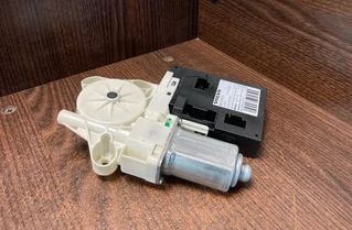 VOLVO S40 2 generation (2004-2012) Forreste venstre dør vinduesregulator motor 30737675 27336471