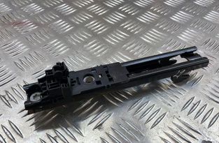 MERCEDES-BENZ C-Class W204/S204/C204 (2004-2015) Højre forreste sikkerhedssele højdejuster A2048600768 31824274