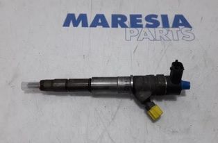 RENAULT Master 3 generation (2010-2023) Brændstofinjektor 0445110375,166091245R,82912226 27909371