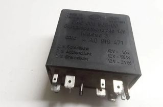 AUDI A8 D2/4D (1994-2002) Relæer 5KG00656800,4A0919471 25472830