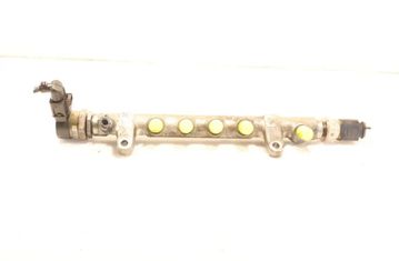 VOLKSWAGEN Passat B7 (2010-2015) Brændstofskinne 32937726