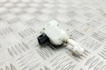 VOLKSWAGEN Touran 1 generation (2003-2015) Lås til brændstoftankdæksel 1T0810773A,1K5959782 34726486