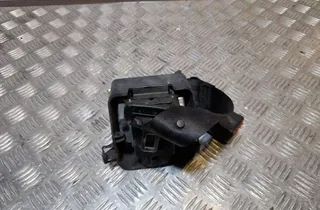 VOLKSWAGEN Passat B7 (2010-2015) Bagerste sikkerhedssele i midten 561857807 33407914