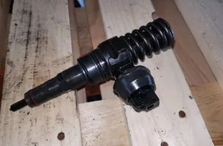 VOLKSWAGEN Passat B5 (1996-2005) Brændstofinjektor 038130073AJ 33864109