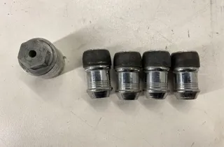 JEEP Grand Cherokee 4 generation (WK) (2004-2024) Låsehjulsboltesæt 073629D 34852065