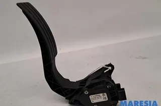 RENAULT Clio 4 generation (2012-2020) Gaspedal 180029347R,180029347 33143588