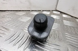 AUDI A1 8X (2010-2020) Kontakt til spejljustering 8E0959565 33539039