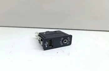 BMW 5 Series F10/F11 (2009-2017) Yderligere musikafspillerstik 9237653 33644971