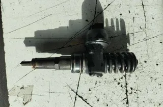 VOLKSWAGEN Passat B5 (1996-2005) Brændstofinjektor 038130073AJ,038130073J 34675443