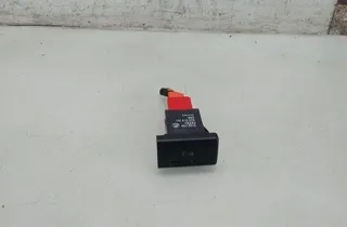 AUDI A8 D2/4D (1994-2002) Parkeringshjælpskontakt 4D0919281 35077213