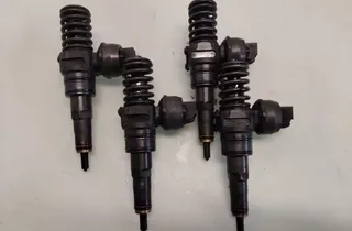 VOLKSWAGEN Golf 4 generation (1997-2006) Brændstofindsprøjtningssæt 038130073AJ 35098721