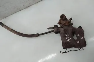 VOLVO V50 1 generation (2003-2012) Bremsekaliber venstre bag 35085727