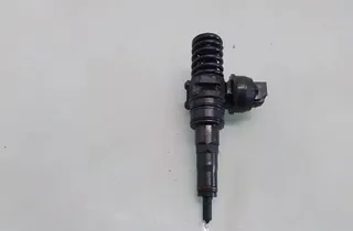 VOLKSWAGEN Golf 5 generation (2003-2009) Brændstofinjektor 038130073 35100914