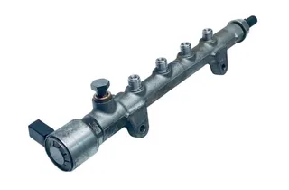 MERCEDES-BENZ C-Class W205/S205/C205 (2014-2023) Brændstofskinne A6510700700 33496839