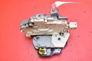 AUDI A8 D3/4E (2002-2010) Bageste højre dørlås 4F0839016 34062430