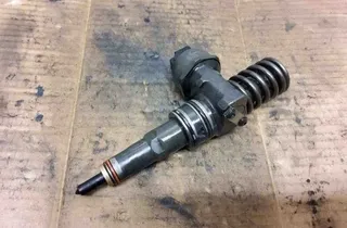 VOLKSWAGEN Bora 1 generation (1998-2005) Brændstofinjektor 038130073AJ,0414720037 32540576