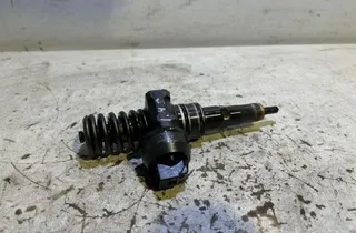 SKODA Octavia 2 generation (2004-2013) Brændstofinjektor 038130073AG 35019003